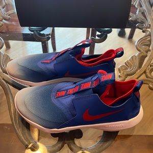 Boys never been worn Nike tennis shoes